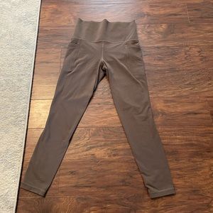 Athleta salutation stash pocket II 7/8 tight